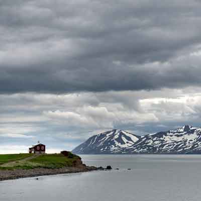 Tr&ouml;llskagi: Haus am Fjord